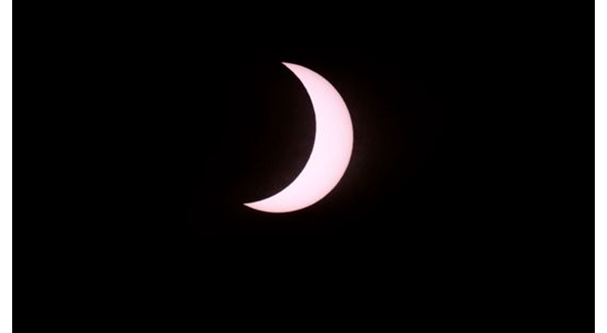 LA LUNA APUNTO DE CUBRIR AL SOL EN ARGENTINA LA LUNA APUNTO DE CUBRIR AL SOL EN ARGENTINA