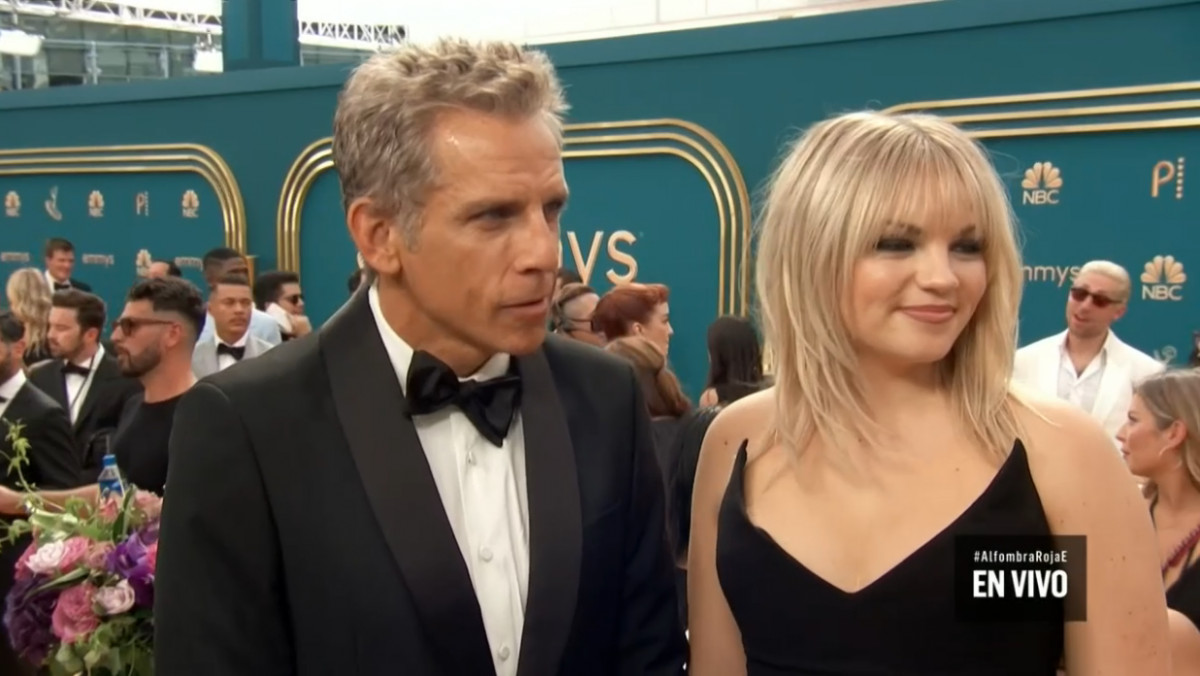 Ben Stiller en la alfombra roja de Emmy 2022.