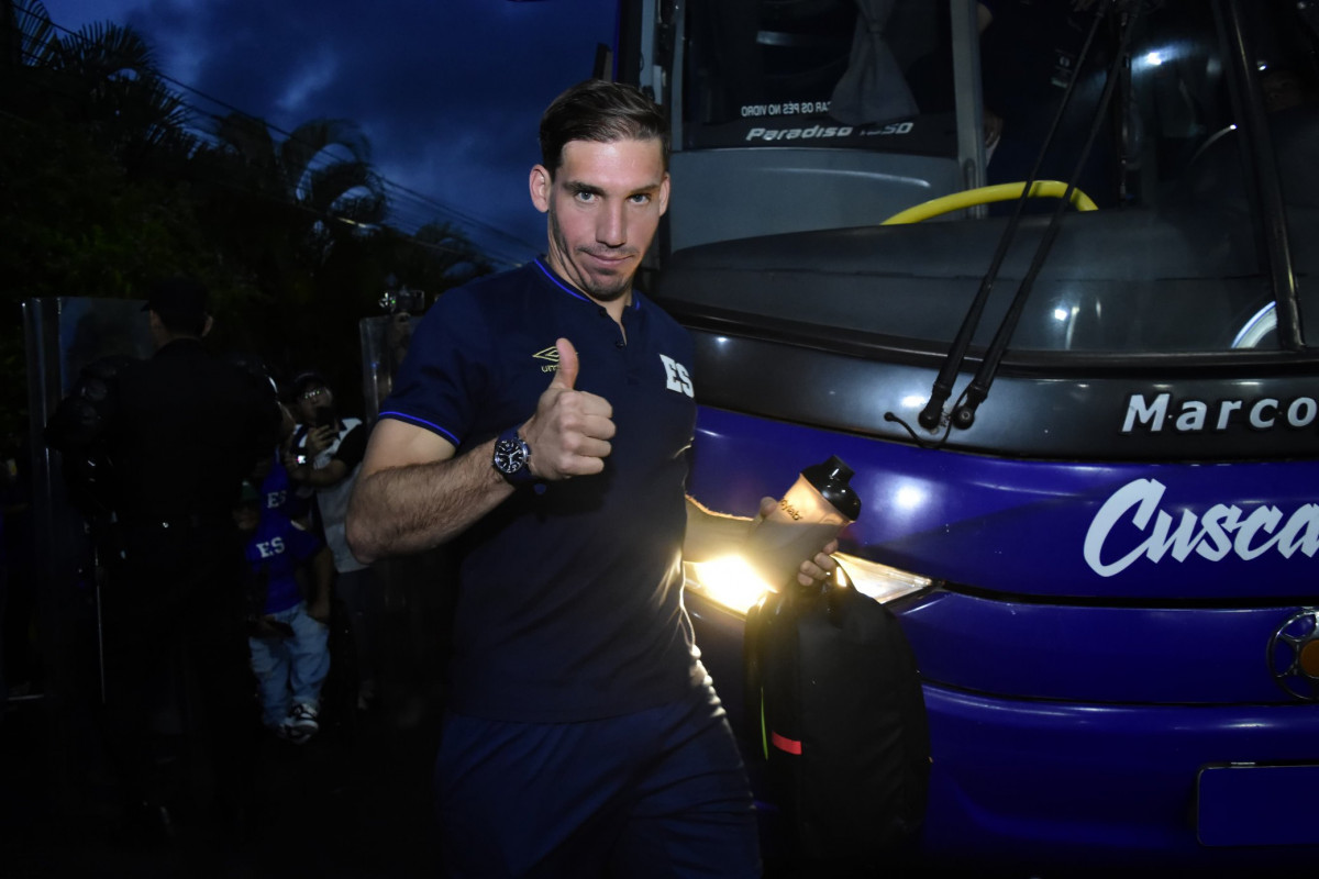 Llegada de los jugadores de El Salvador al Estadio Cuscatlán. Foto: La Selecta/X