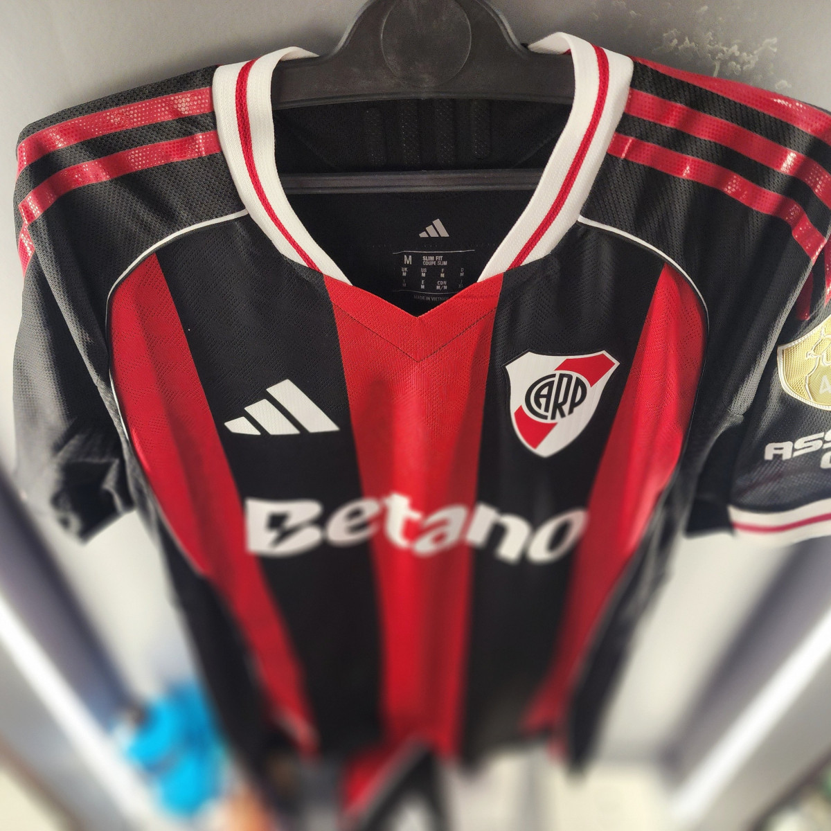 River Plate jugará ante Libertad con camiseta rojinegra.