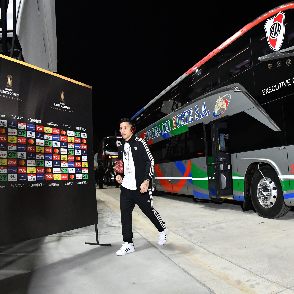 River Plate llegó al Estadio La Huerta para el partido ante Libertad.
