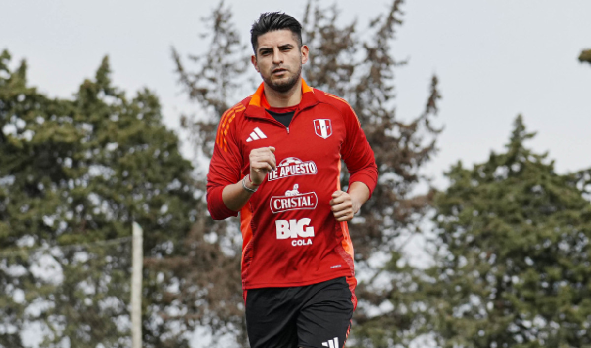 Carlos Zambrano no será titular en la selección peruana ante Uruguay.