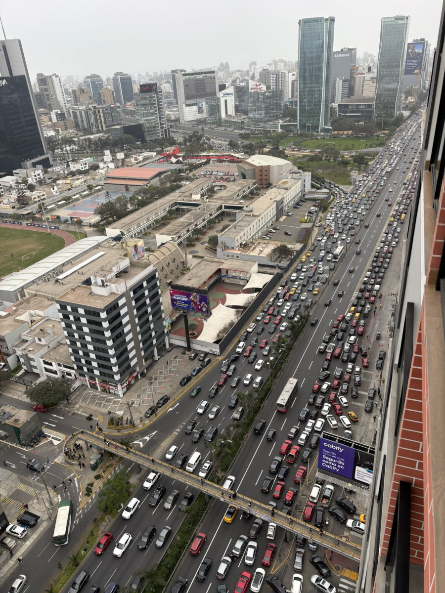 Panorama en la avenida Javier Prado