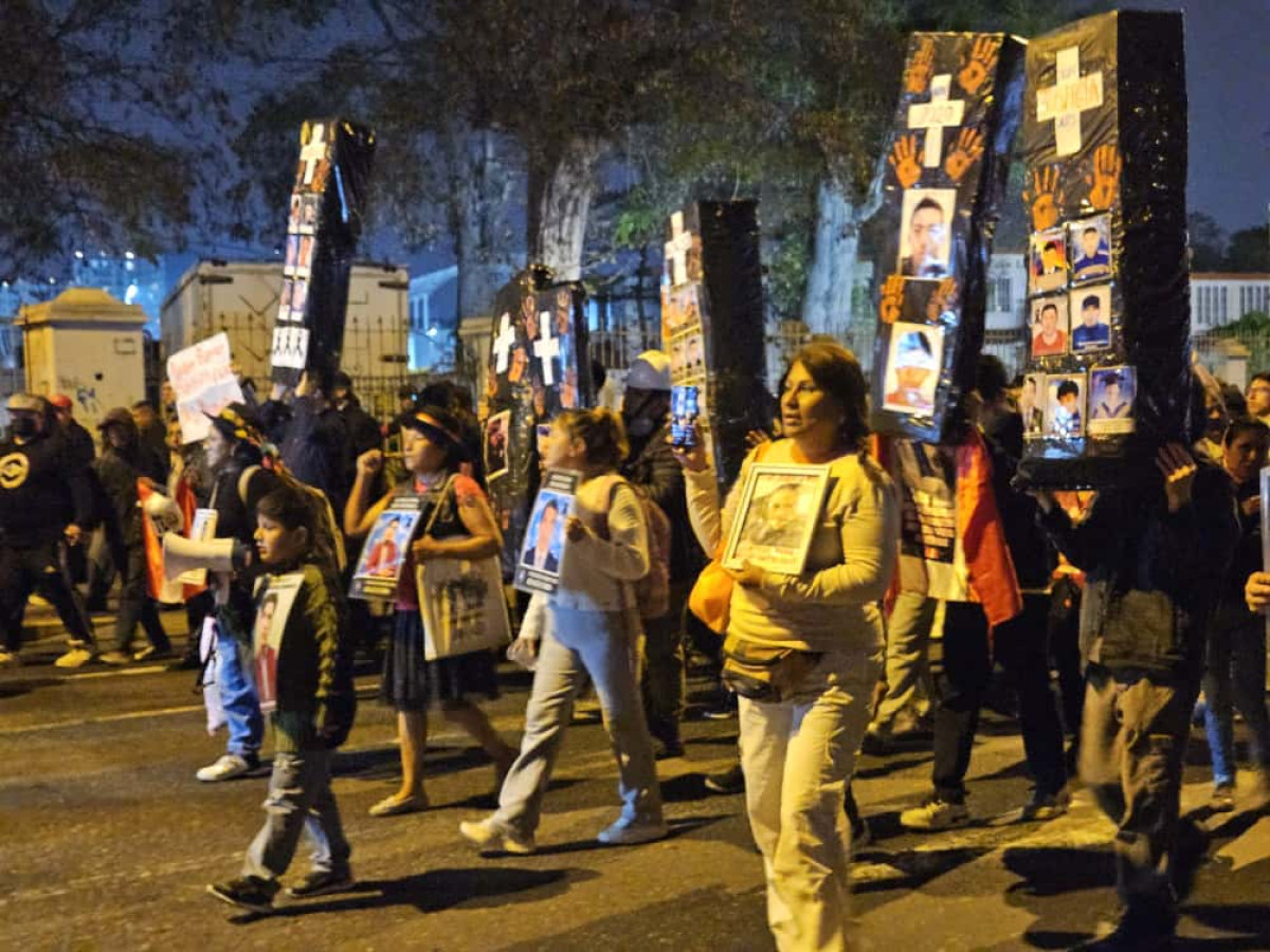 Manifestantes se movilizan por la avenida 28 de Julio. Foto: Silvana Quiñonez / LR