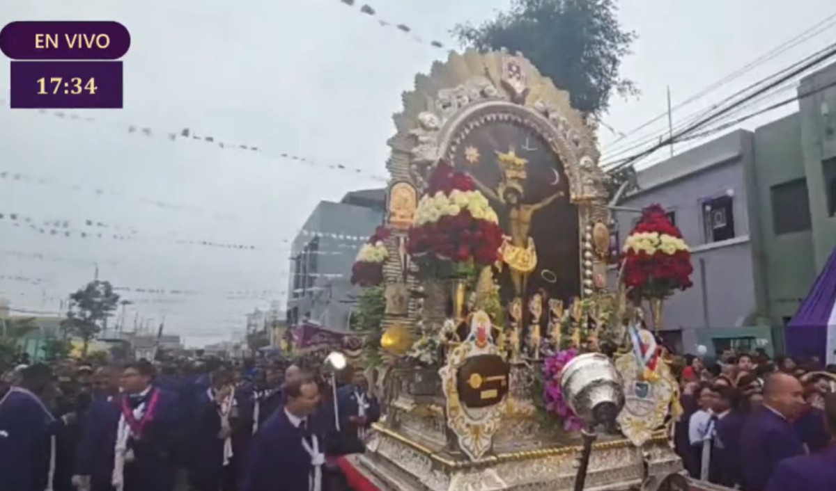 El Señor de los Milagros en el Callao.