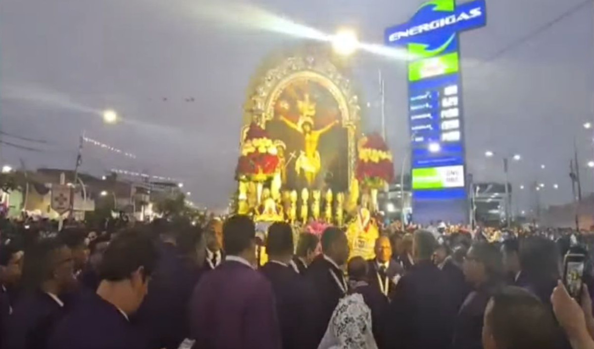 El Señor de los Milagros en el Callao.