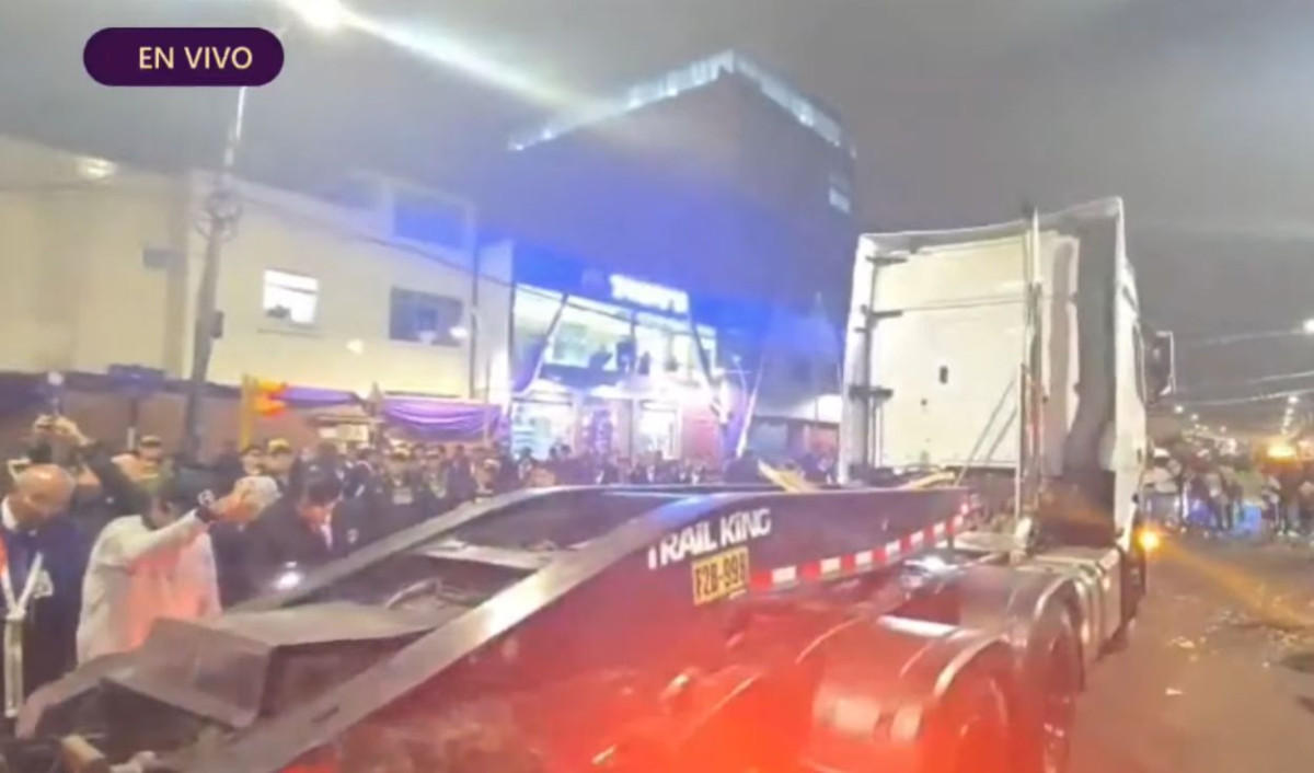 El Señor de los Milagros en el Callaio.