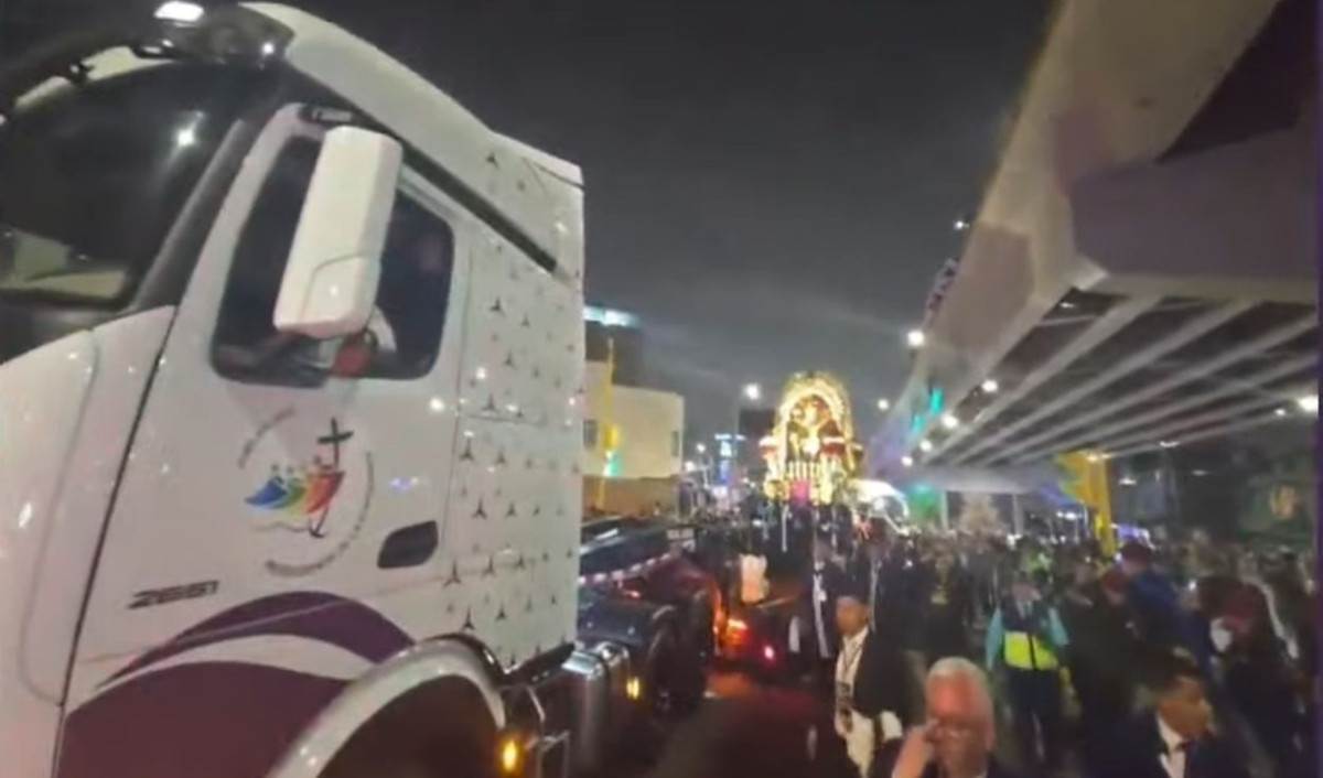 El Señor de los Mialgros rumbo a Lima.