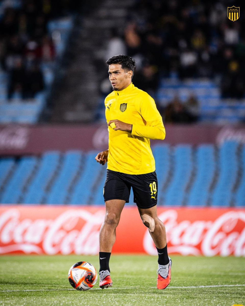 Calentamiento precompetitivo de Peñarol antes de enfrentarse a Plaza Colonia.