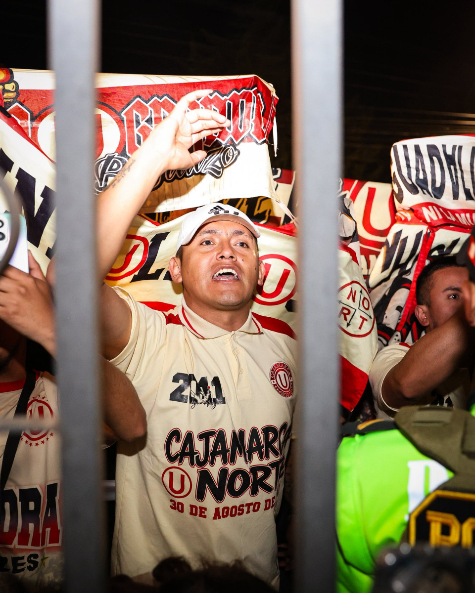 Hinchas de Universitario